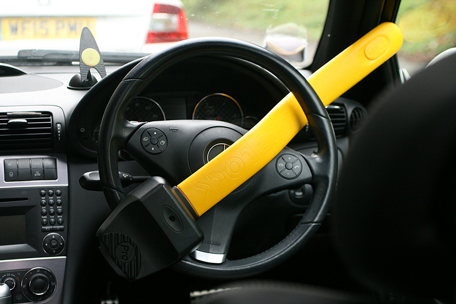 De kranten en nieuwssites staan er vol mee: gestolen autos, gestolen airbags, gestolen stuurwielen. In dit artikel lees je hoe je dergelijke diefstallen eenvoudig en met korting kunt voorkomen.