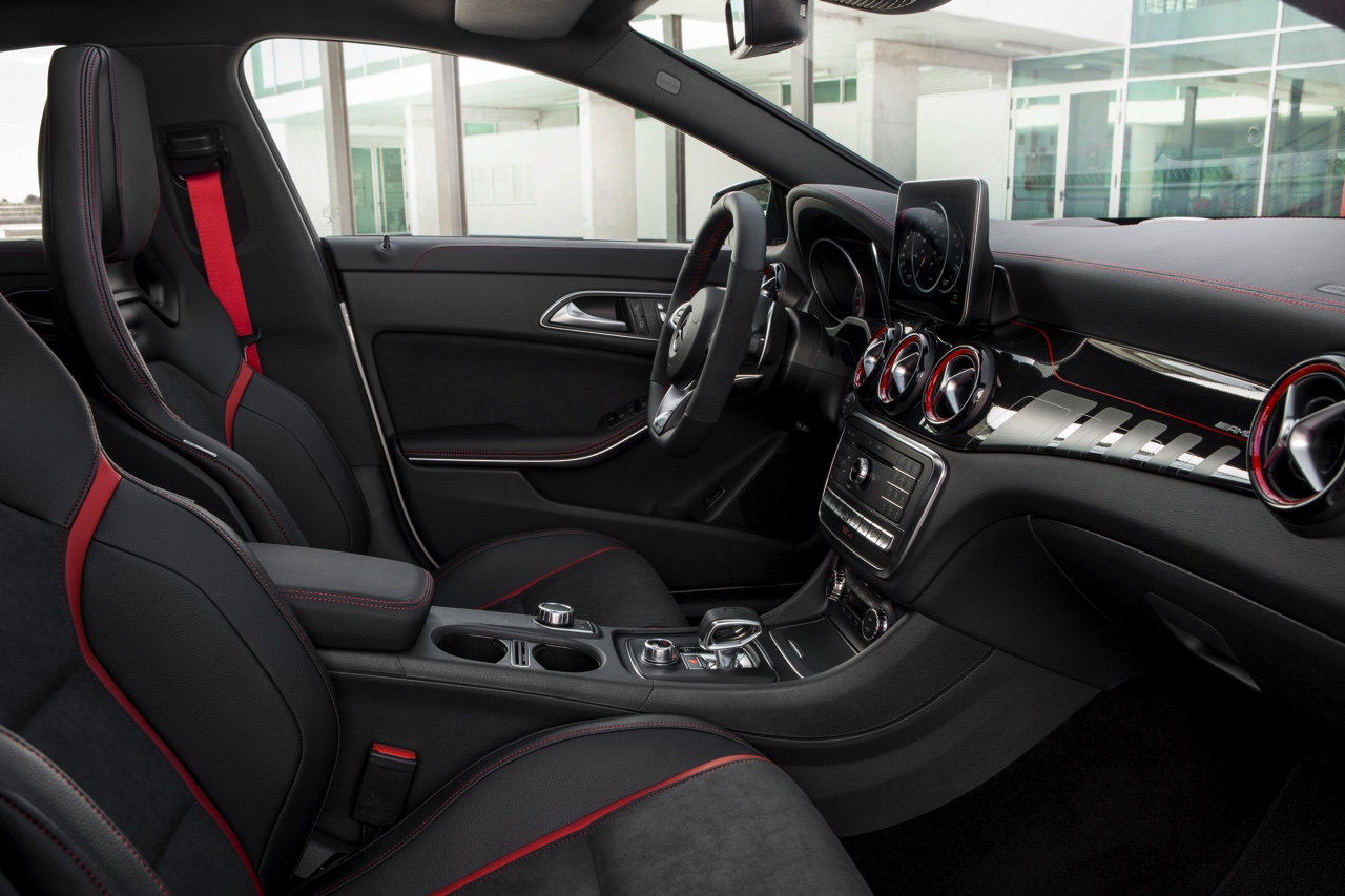 Prijzen en uitvoeringen nieuwe Mercedes-Benz CLA bekend. De CLA is er nu vanaf 34.295 euro en komt als 180d BlueEFFICIENCY met 21% bijtelling voordeliger uit de hoek.