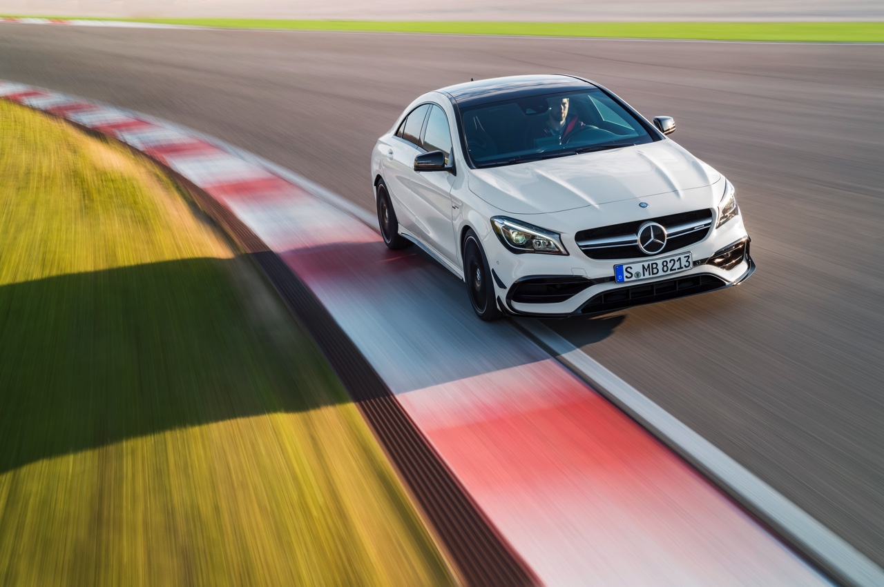 Prijzen en uitvoeringen nieuwe Mercedes-Benz CLA bekend. De CLA is er nu vanaf 34.295 euro en komt als 180d BlueEFFICIENCY met 21% bijtelling voordeliger uit de hoek.