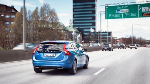 Volvo ontwikkelt zelfrijdende auto. Autonoom rijden vanaf 2017 mogelijk dankzij Drive Me Project in Zweden.