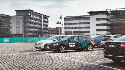 Volvo ontwikkelt zelfrijdende auto. Autonoom rijden vanaf 2017 mogelijk dankzij Drive Me Project in Zweden.