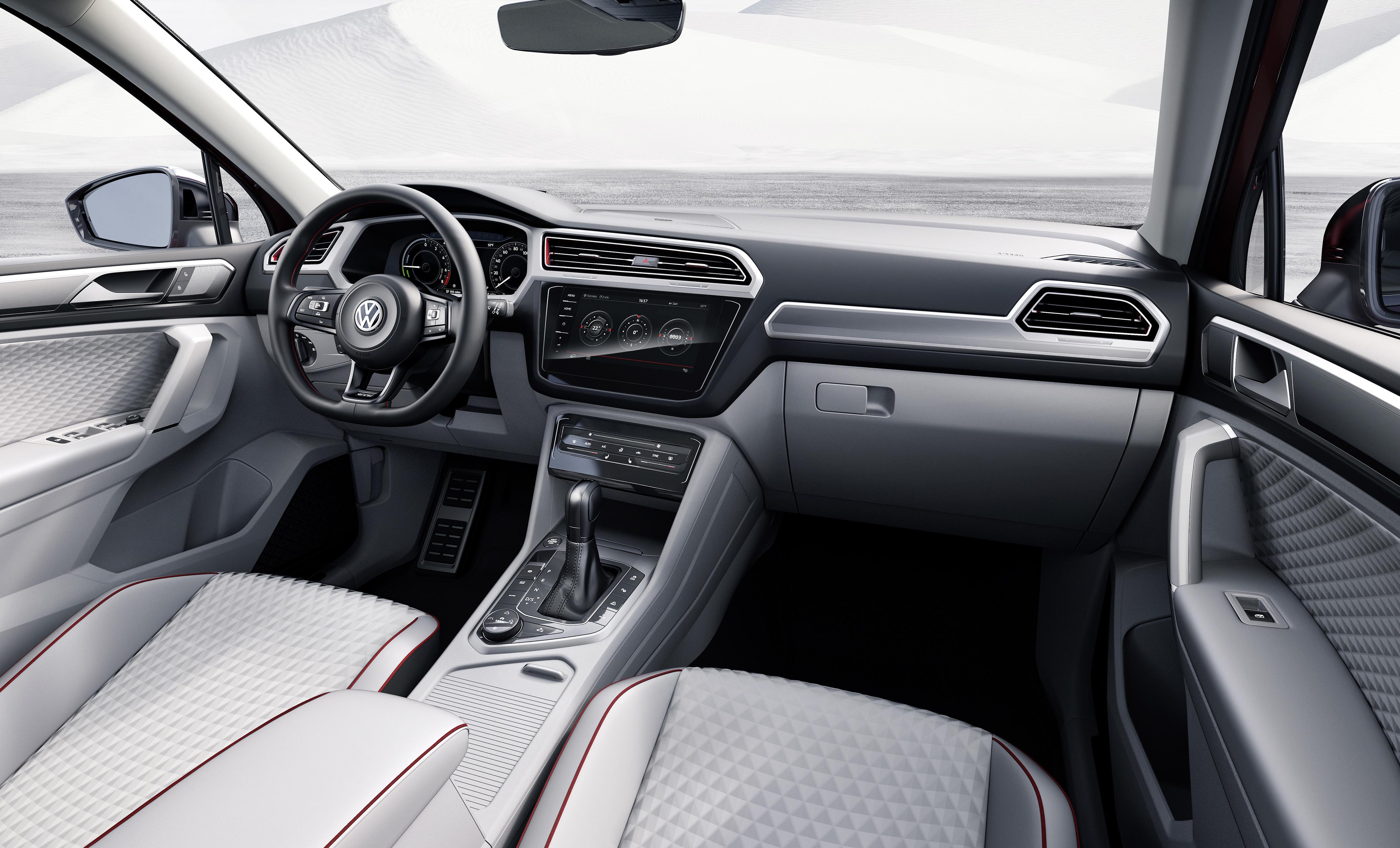 Op de Detroit Auto Show introduceert Volkswagen de Tiguan GTE als studiemodel. De Tiguan GTE Active Concept verwijst ook naar de Tiguan met verlengde wielbasis die voor Amerika bestemd is.