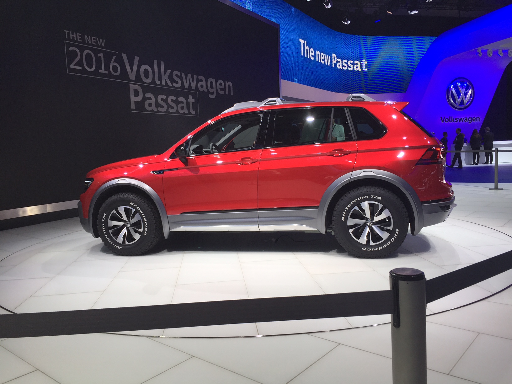 Op de Detroit Auto Show introduceert Volkswagen de Tiguan GTE als studiemodel. De Tiguan GTE Active Concept verwijst ook naar de Tiguan met verlengde wielbasis die voor Amerika bestemd is.
