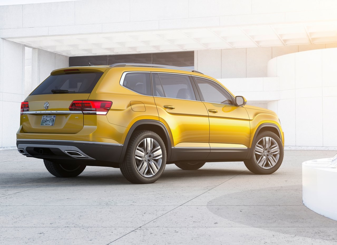 In de VS heeft Volkswagen de nieuwe Atlas gepresenteerd, een naar onze begrippen grote SUV die er best wel goed uitziet. Hebben we nog wel een Touareg nodig?