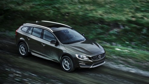Volvo V60 Cross Country medio 2015 in Nederland. Debuut op Los Angeles Motor Show.