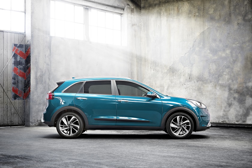 De Kia Niro pakt het als hybride anders aan dan de Toyota Prius. Kia plaatst de Niro tussen de cee'd en Sportage als echte crossover.