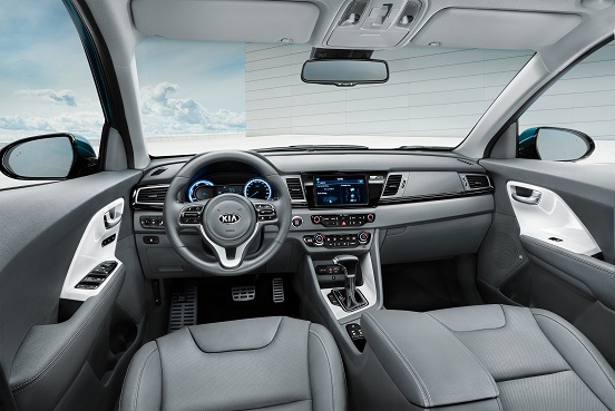 De Kia Niro pakt het als hybride anders aan dan de Toyota Prius. Kia plaatst de Niro tussen de cee'd en Sportage als echte crossover.