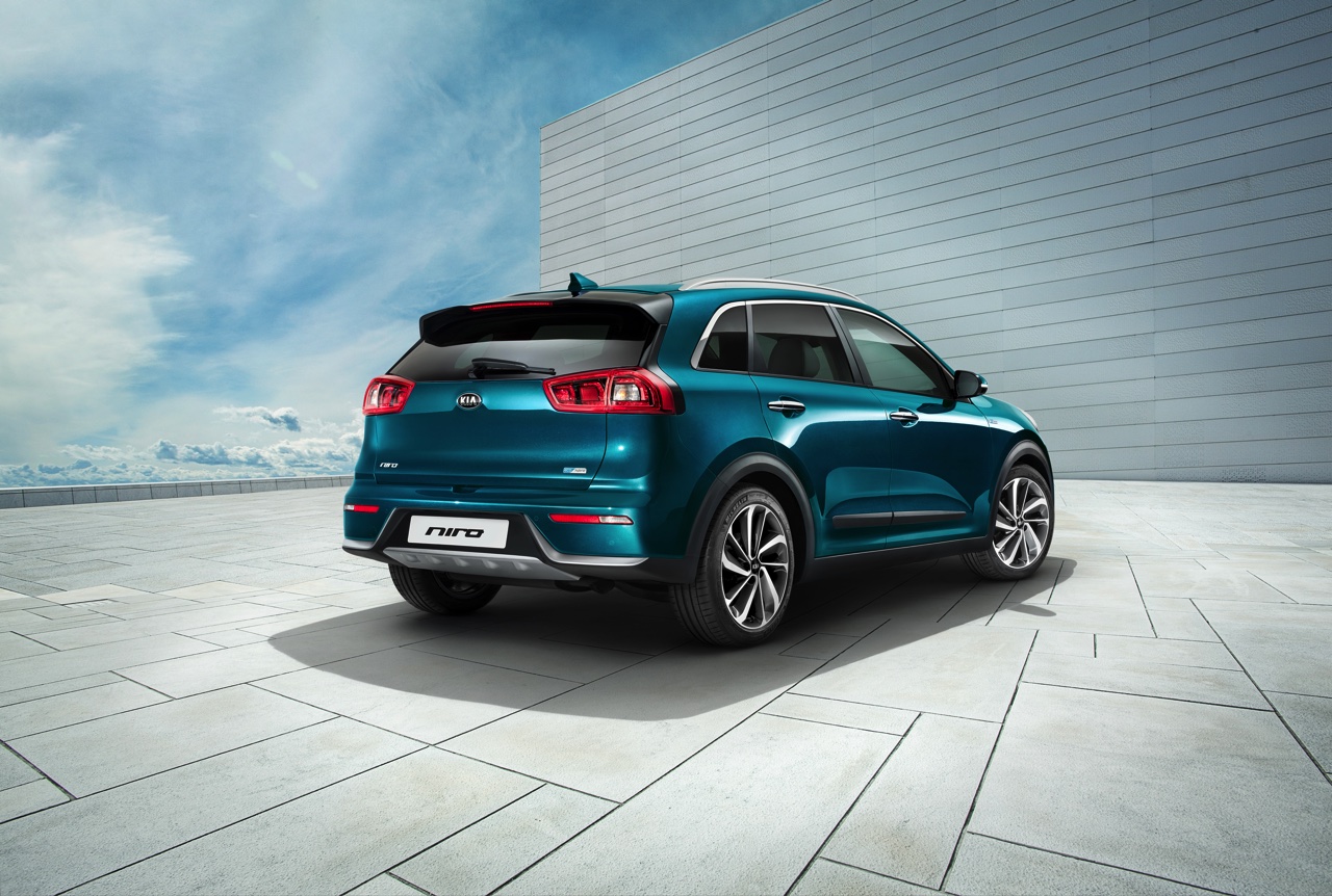 De Kia Niro pakt het als hybride anders aan dan de Toyota Prius. Kia plaatst de Niro tussen de cee'd en Sportage als echte crossover.