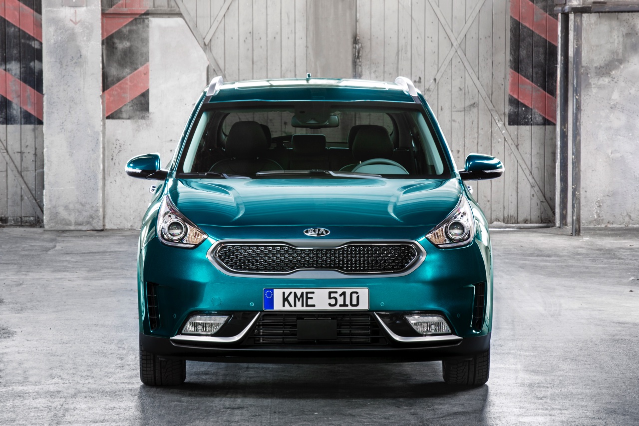 De Kia Niro pakt het als hybride anders aan dan de Toyota Prius. Kia plaatst de Niro tussen de cee'd en Sportage als echte crossover.