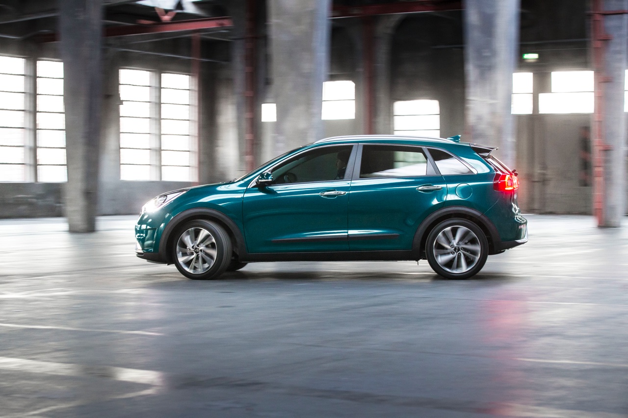 De Kia Niro pakt het als hybride anders aan dan de Toyota Prius. Kia plaatst de Niro tussen de cee'd en Sportage als echte crossover.