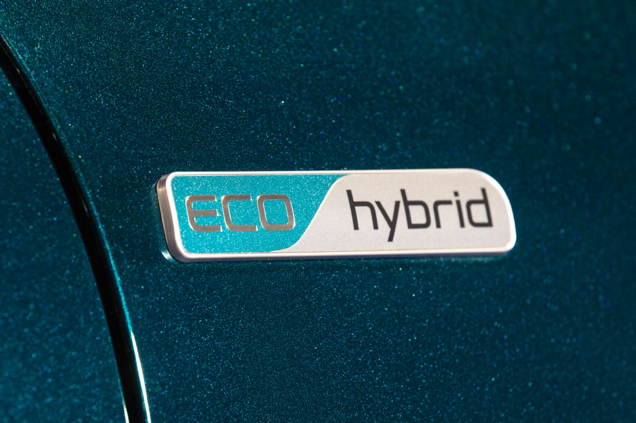 De Kia Niro pakt het als hybride anders aan dan de Toyota Prius. Kia plaatst de Niro tussen de cee'd en Sportage als echte crossover.