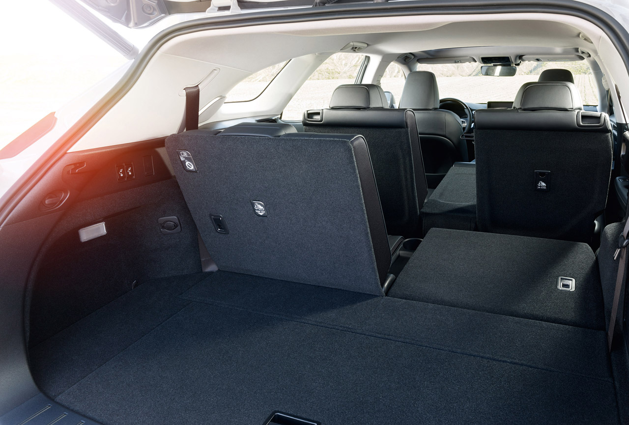 Lexus brengt 3.900 euro extra in rekening voor twee stoelen en extra carrosserielengte op de RX 450hL.