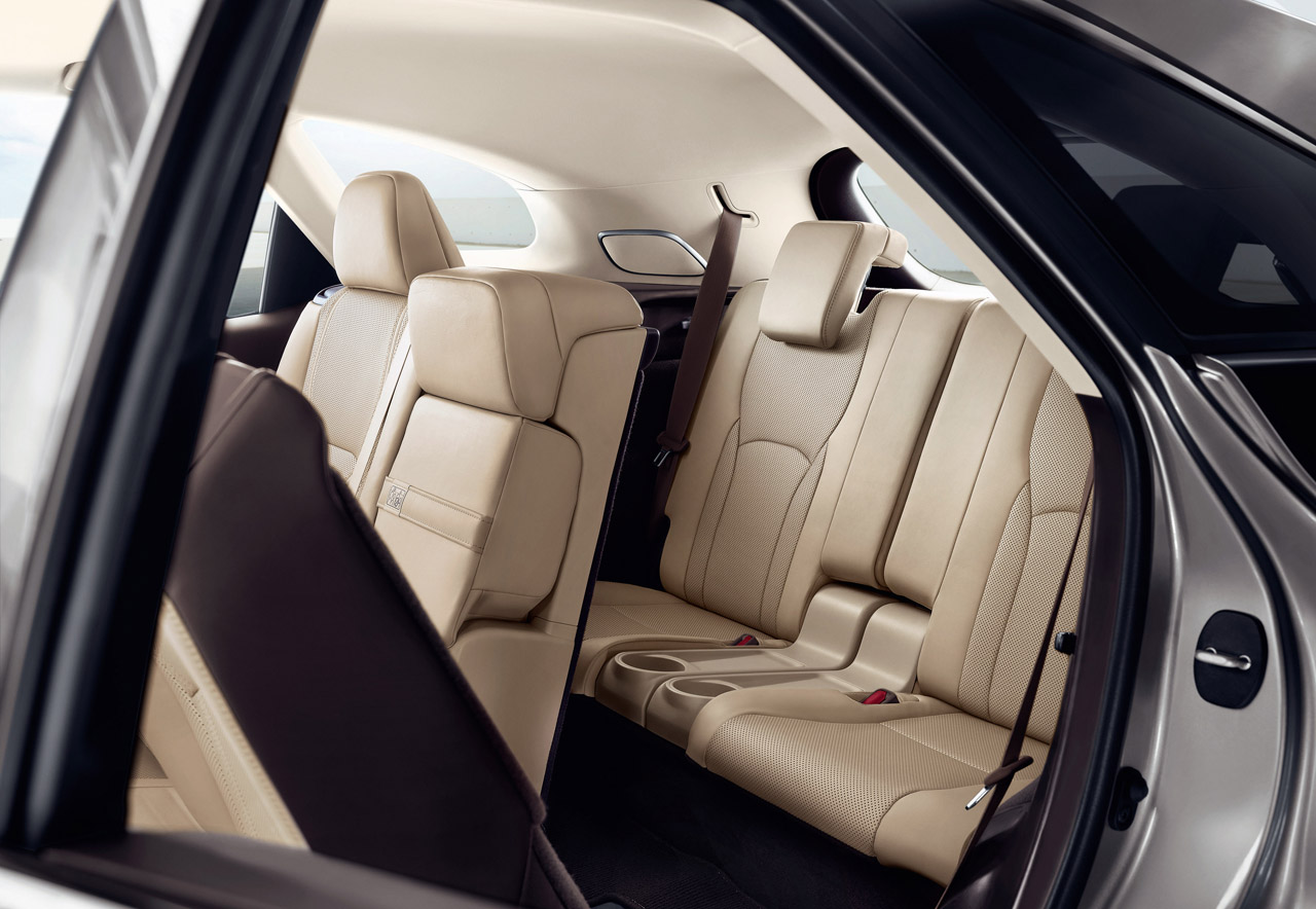Lexus brengt 3.900 euro extra in rekening voor twee stoelen en extra carrosserielengte op de RX 450hL.