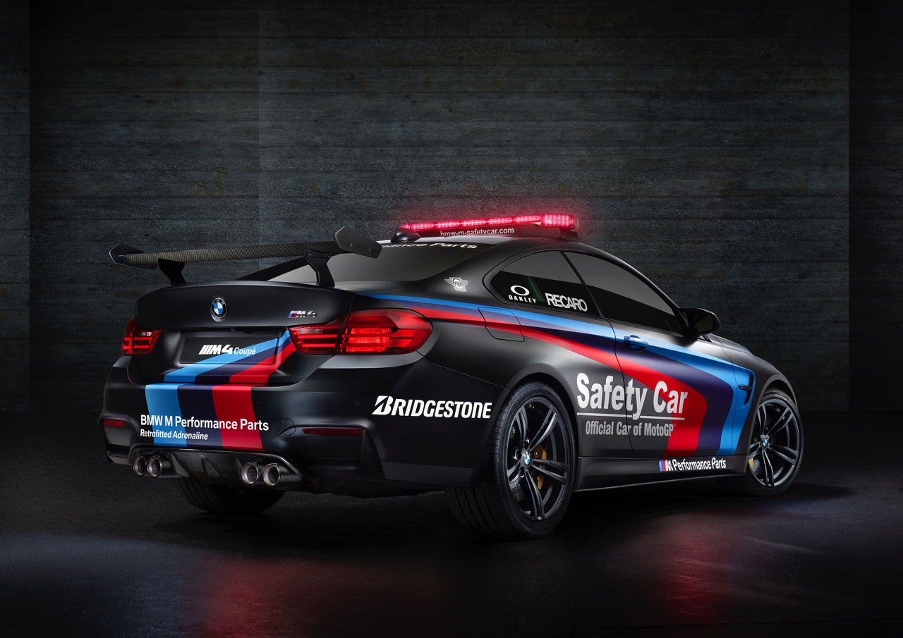 BMW M Divisie kondigt toepassing waterinjectie aan en zet de aankondiging kracht bij met een M4 MotoGP Safety Car.