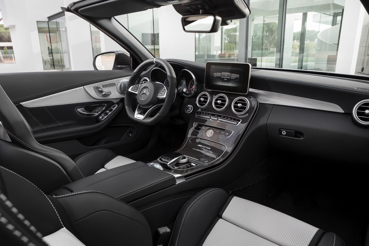 De Mercedes C-Klasse Cabriolet gaat nu in de verkoop. Lees hier alles over de beschikbare uitvoeringen en prijzen.