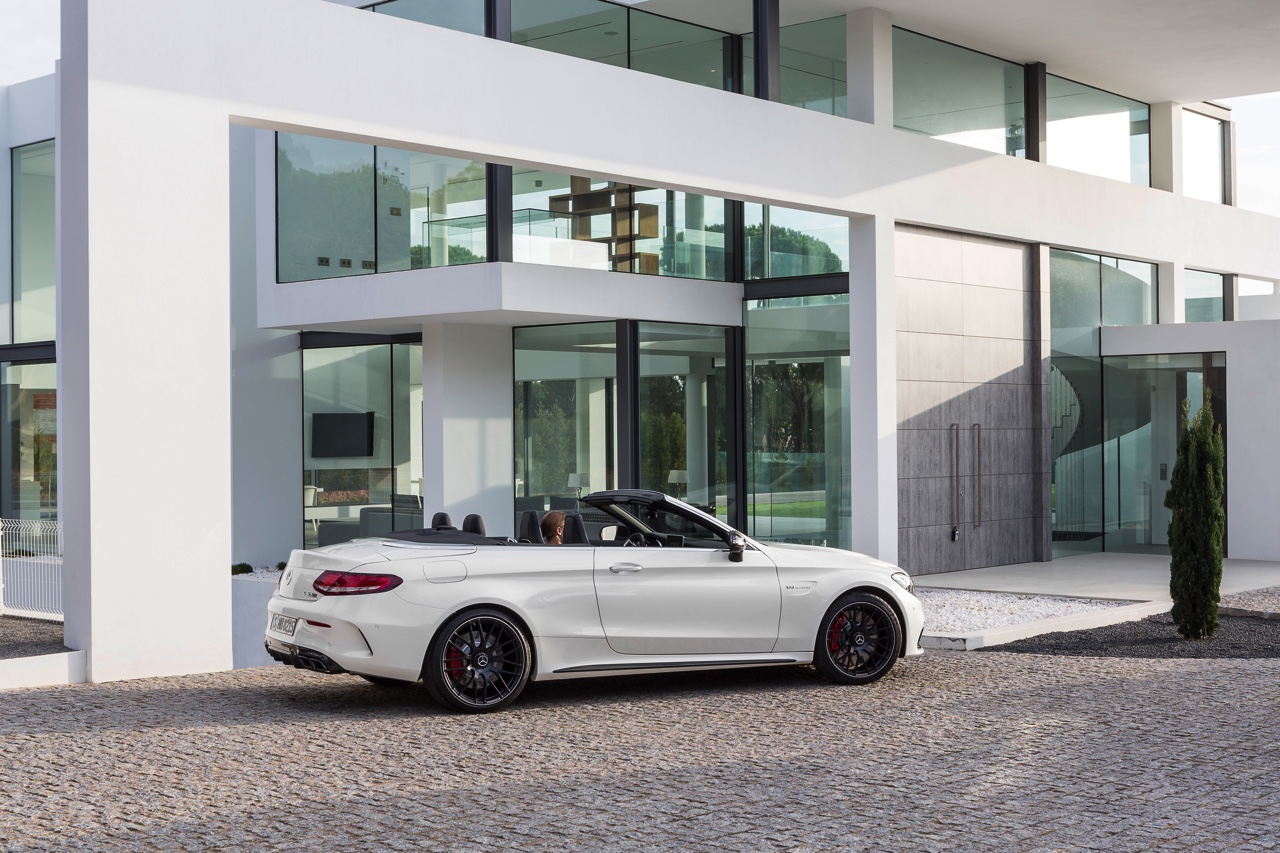 De Mercedes C-Klasse Cabriolet gaat nu in de verkoop. Lees hier alles over de beschikbare uitvoeringen en prijzen.