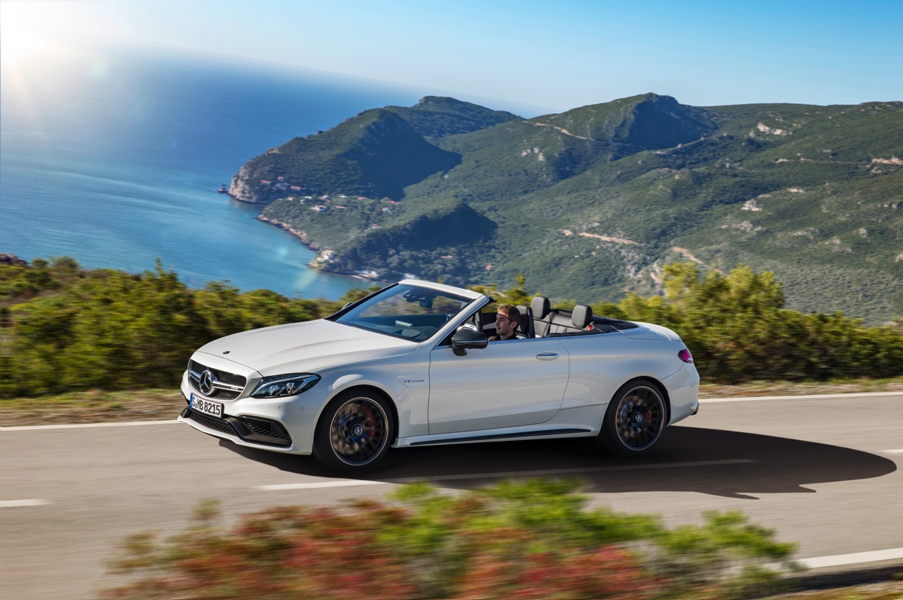 De Mercedes C-Klasse Cabriolet gaat nu in de verkoop. Lees hier alles over de beschikbare uitvoeringen en prijzen.