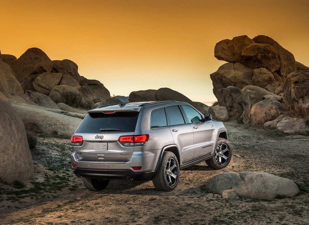 Jeep geeft de Grand Cherokee een tweede facelift voor modeljaar 2017, samen met updates voor de Trailhawk, Summit en SRT.