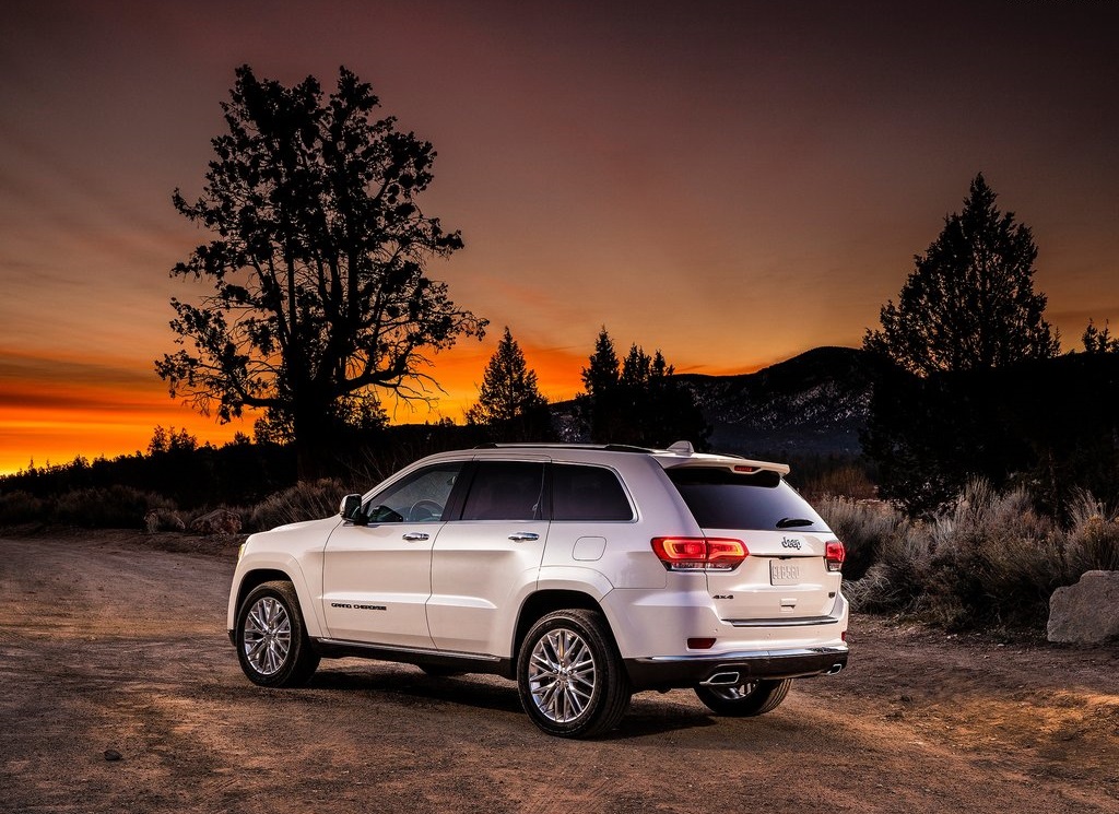 Jeep geeft de Grand Cherokee een tweede facelift voor modeljaar 2017, samen met updates voor de Trailhawk, Summit en SRT.
