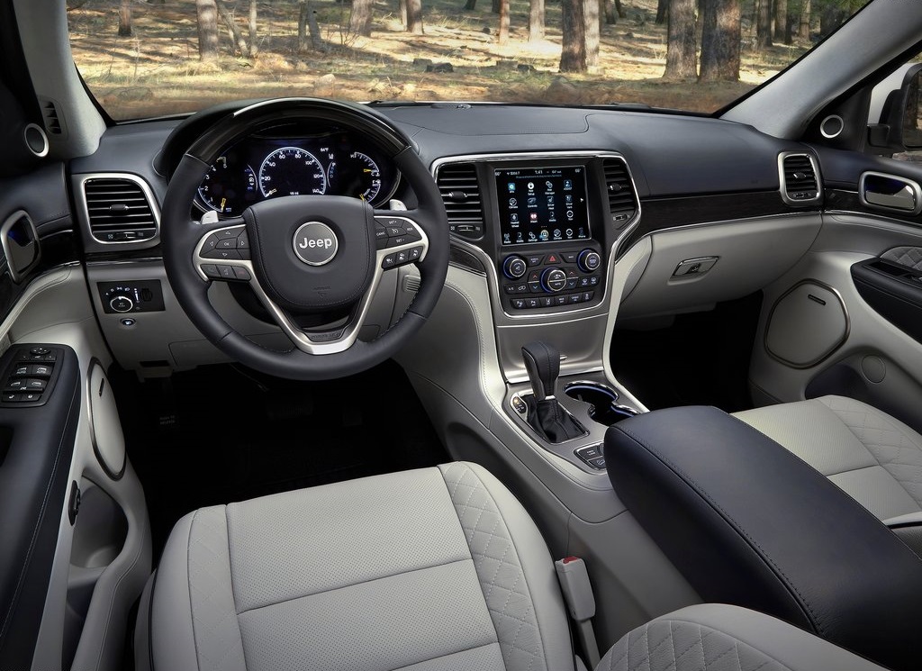Jeep geeft de Grand Cherokee een tweede facelift voor modeljaar 2017, samen met updates voor de Trailhawk, Summit en SRT.