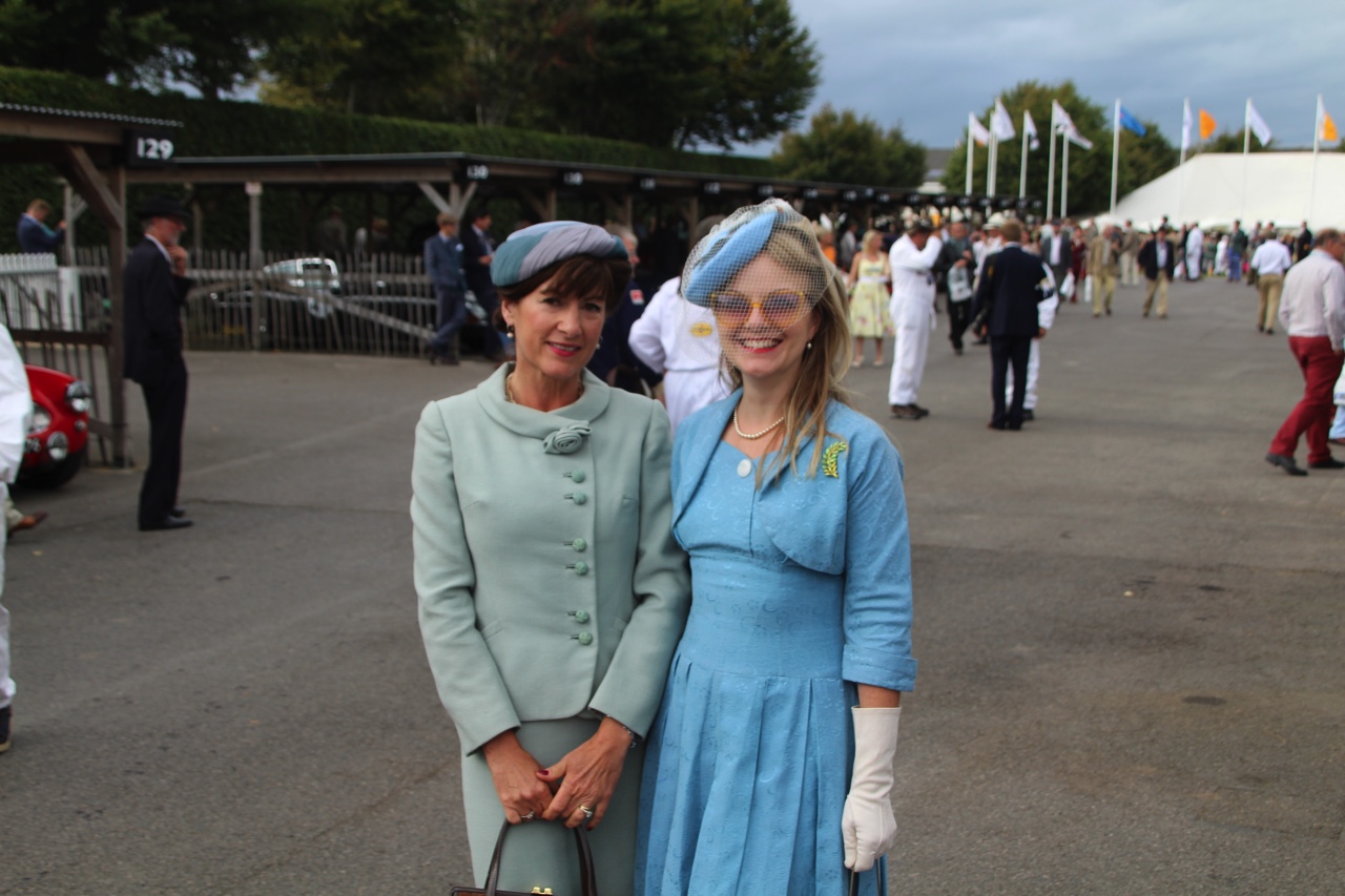 Dick Schornagel betrad de wereld van Goodwood Revival 2016 en vertelt wat het historisch verantwoorde evenement zo bijzonder maakt. Het tuinfeest van Earl of March is uniek!