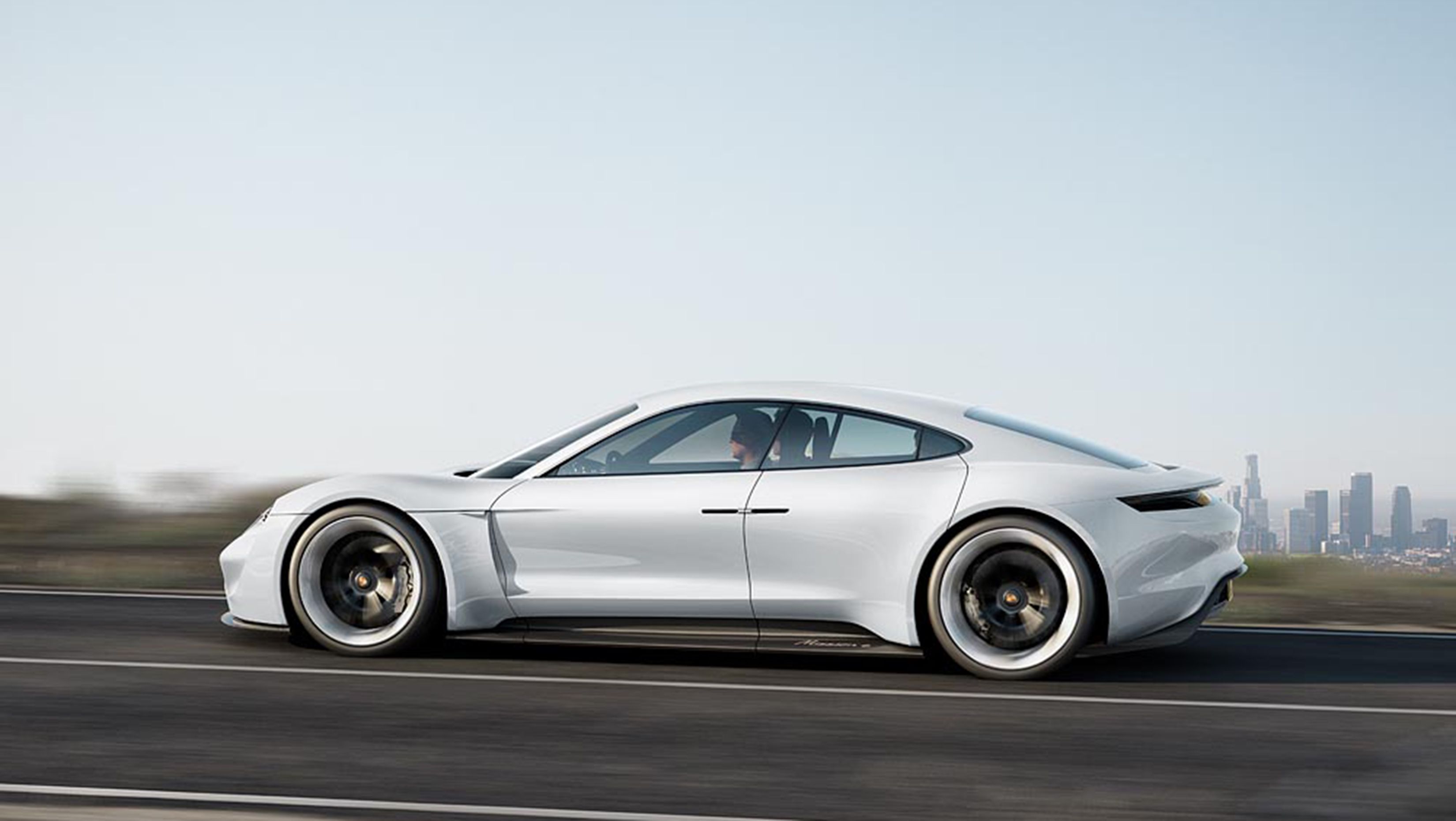 Porsche trekt 1400 arbeidsplaatsen aan met de nieuwe Porsche Mission E, de volledig elektrische Porsche die eind 2019 in productie gaat.