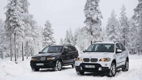 Vandaag staat de BMW X5 nog eens in de spotlights. De sportieve SUV van het merk werd precies tien jaar geleden voorgesteld. Inmiddels rijden er al 845.000 X5-en rond op de aardbol. Reden voor een kor