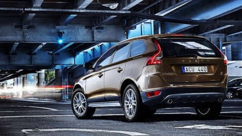 De Volvo XC60 moest nog even onder de gelederen van Volvo blijven, maar inmiddels zijn er toch fotos op internet verschenen. Deze XC60 is het kleinere broertje van de XC90 en is het begin van een ree