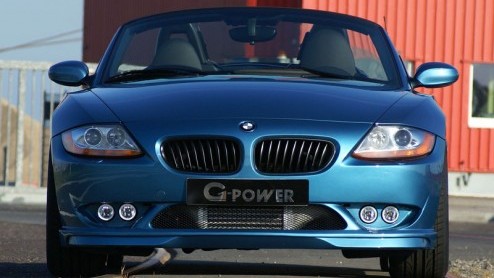 De BMW fanaten van G-Power hebben een Z4 3.0i onder handen genomen. Het resultaat is een 300 km/h snelle Roadster, die in 4.9 seconden naar 100 raast. Dit alles dankzij een 375 pk sterke drieliter met