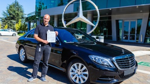 Autonoomrijdende prototype Mercedes-Benz modellen krijgen toestemming om op de openbare weg te rijden.