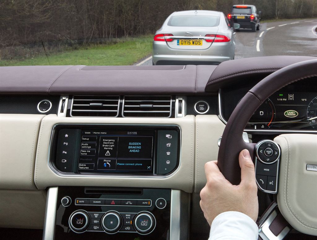 Jaguar en Land Rover doen mee aan het UK-CITE en MOVE-UK project om zelfrijdende auto's menselijker te laten reageren en te laten communiceren met andere auto's en infrastructuur.