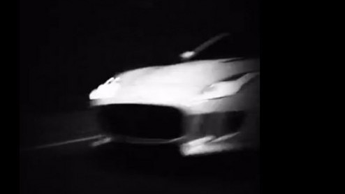 Aan de vooravond van de Los Angeles Auto Show, op 19 november om precies te zijn, ziet de Jaguar F-Type Coup het levenslicht. Reden voor Jaguar om ons alvast op te warmen met een eerste plaatje.