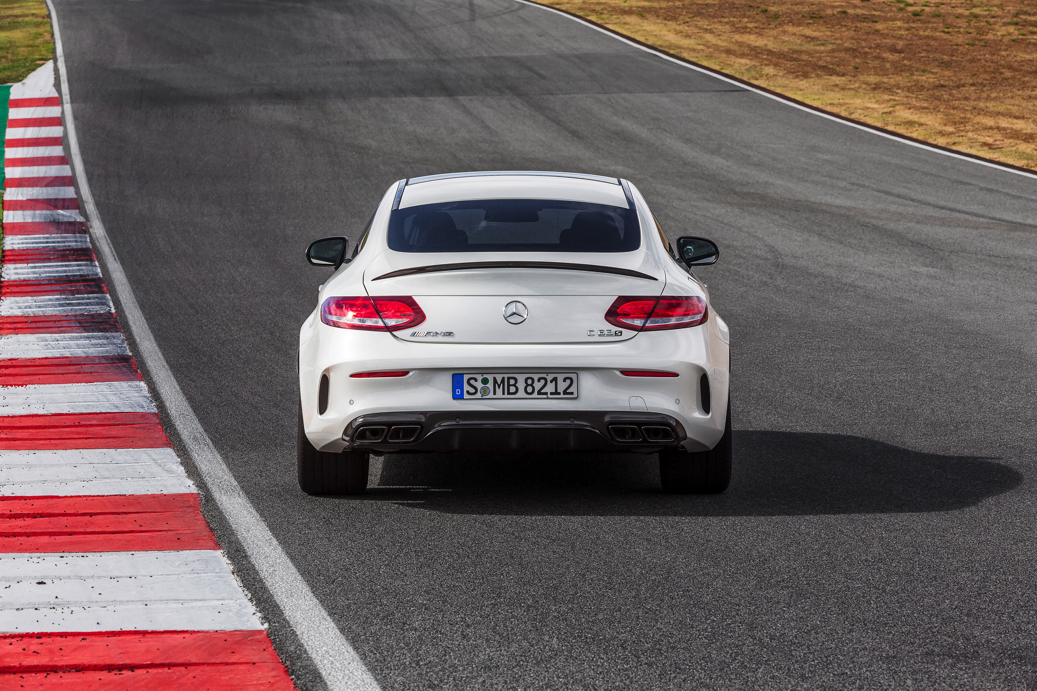 Nul naar honderd in 3,9 seconden, 510 pk en 700 Nm. Maak kennis met de Mercedes-AMG C 63 S Coup.