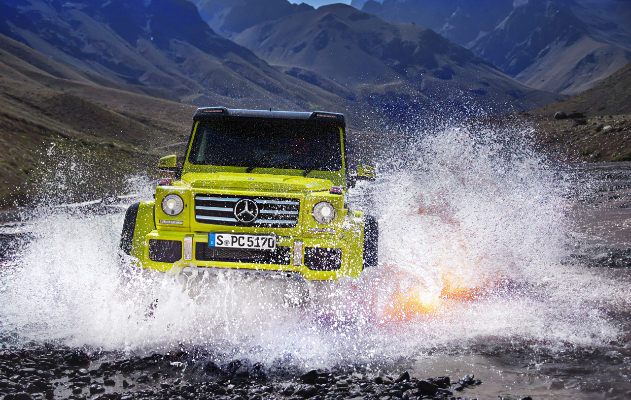 Mercedes-Benz G 500 4x4 doet extra stoer met 422 pk V8, 22 inch wielen, designo-details en utilitaire portaalassen.