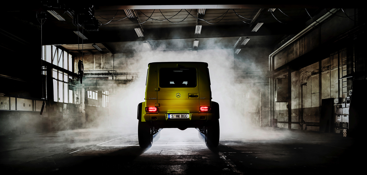 Mercedes-Benz G 500 4x4 doet extra stoer met 422 pk V8, 22 inch wielen, designo-details en utilitaire portaalassen.