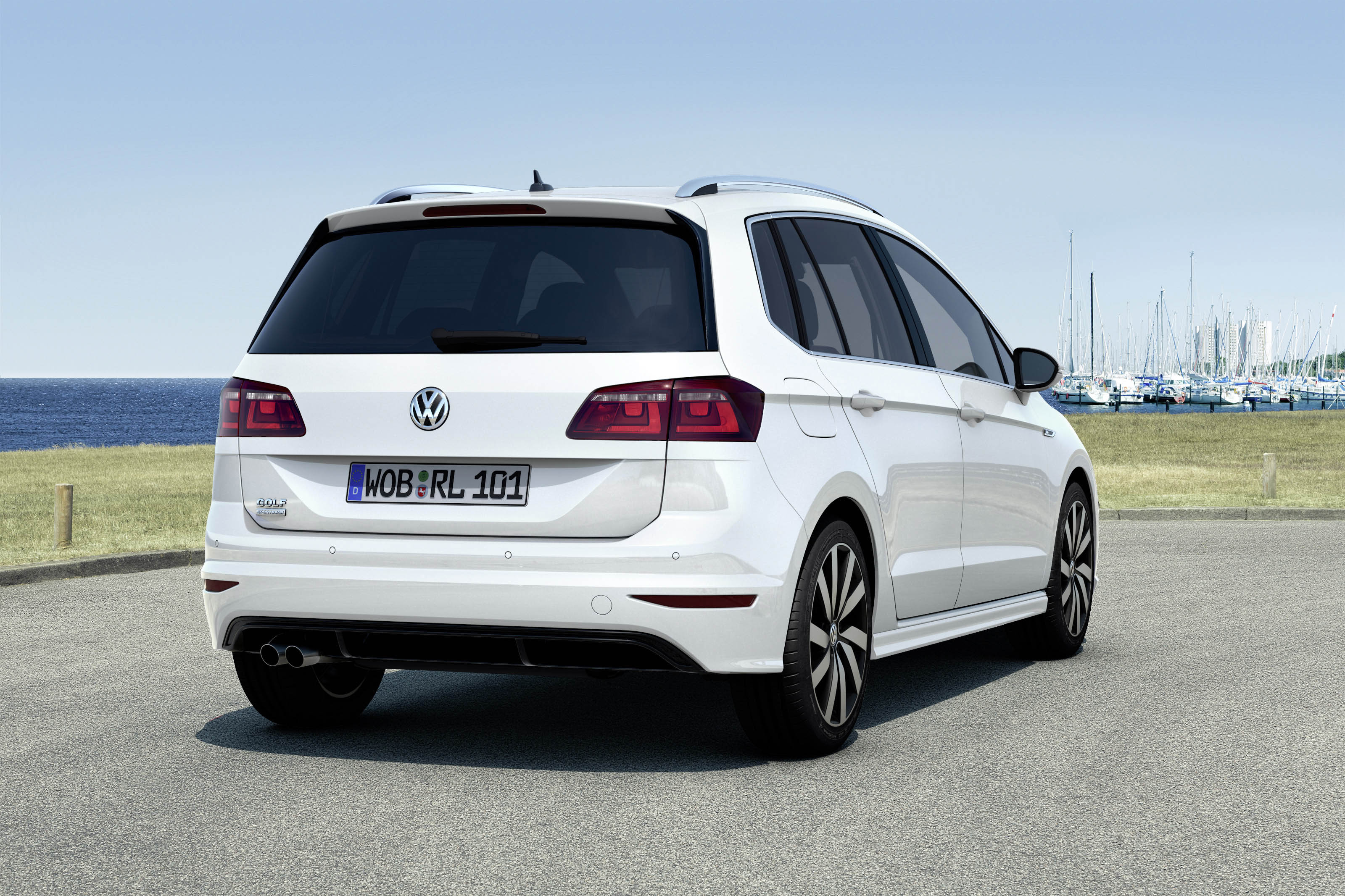 Volkswagen introduceert drie R-Line pakketten voor de Golf Sportsvan. Nieuw is ook het R-Line Sports pakket met sportonderstel en progressieve besturing.