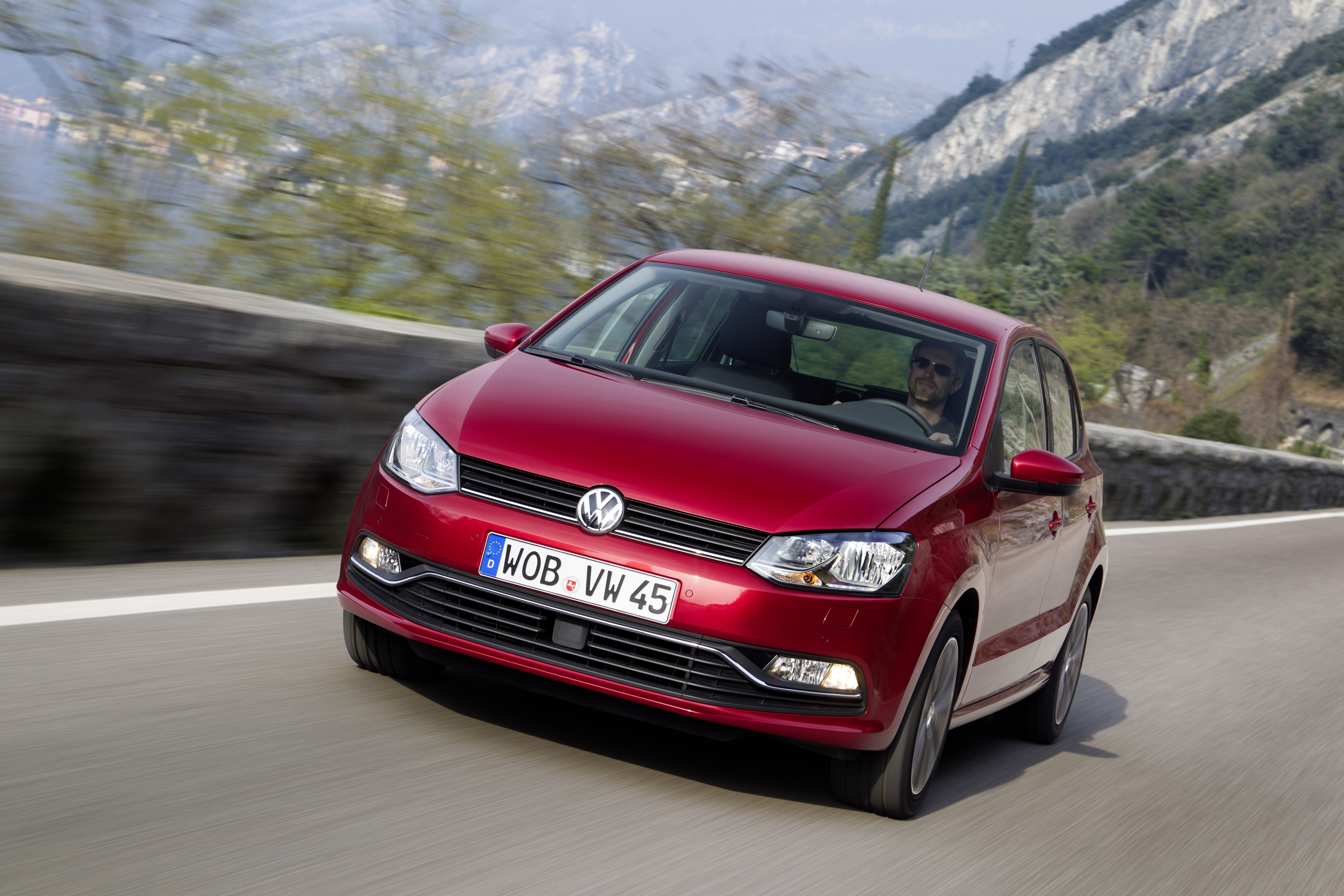 De autoverkopen van juli 2016 blijven achter ten opzichte van 2015 maar de prognose blijft op 395.000 staan. In juli 2016 was de Volkswagen Polo de best verkochte auto.