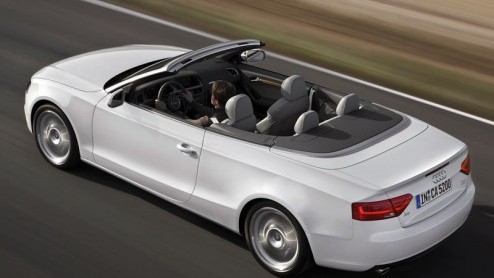 Audi heeft de zomer al in de bol. De fabrikant start de Audi Open Days. Ofwel een royale uitrusting -Open Days Edition- voor de A3 Cabriolet en A5 Cabriolet tegen een schappelijke meerprijs.