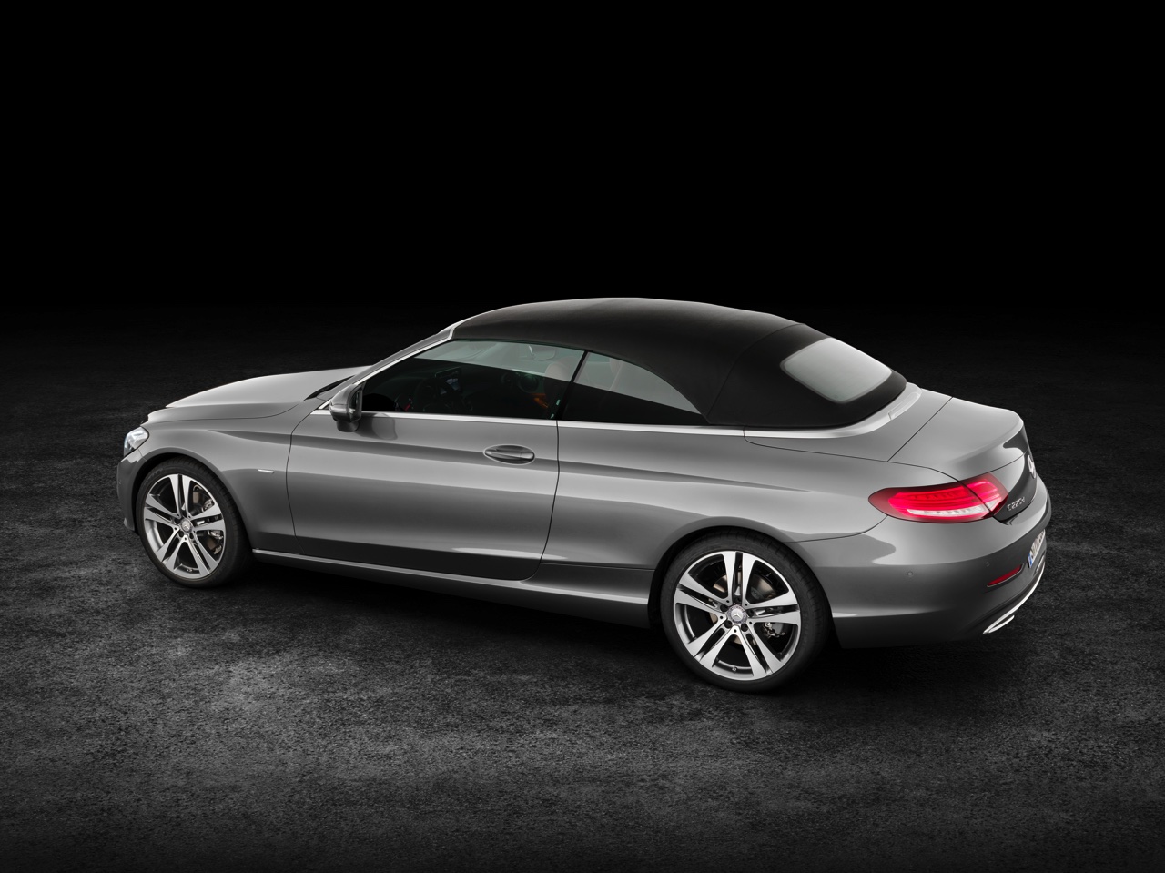 Mercedes-Benz onthult de C-Klasse Cabriolet op de Autosalon van Geneve en introduceert de cabriolet vanaf de zomer in Nederland.