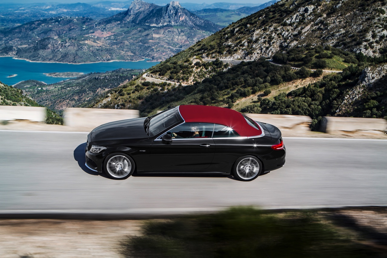 Mercedes-Benz onthult de C-Klasse Cabriolet op de Autosalon van Geneve en introduceert de cabriolet vanaf de zomer in Nederland.
