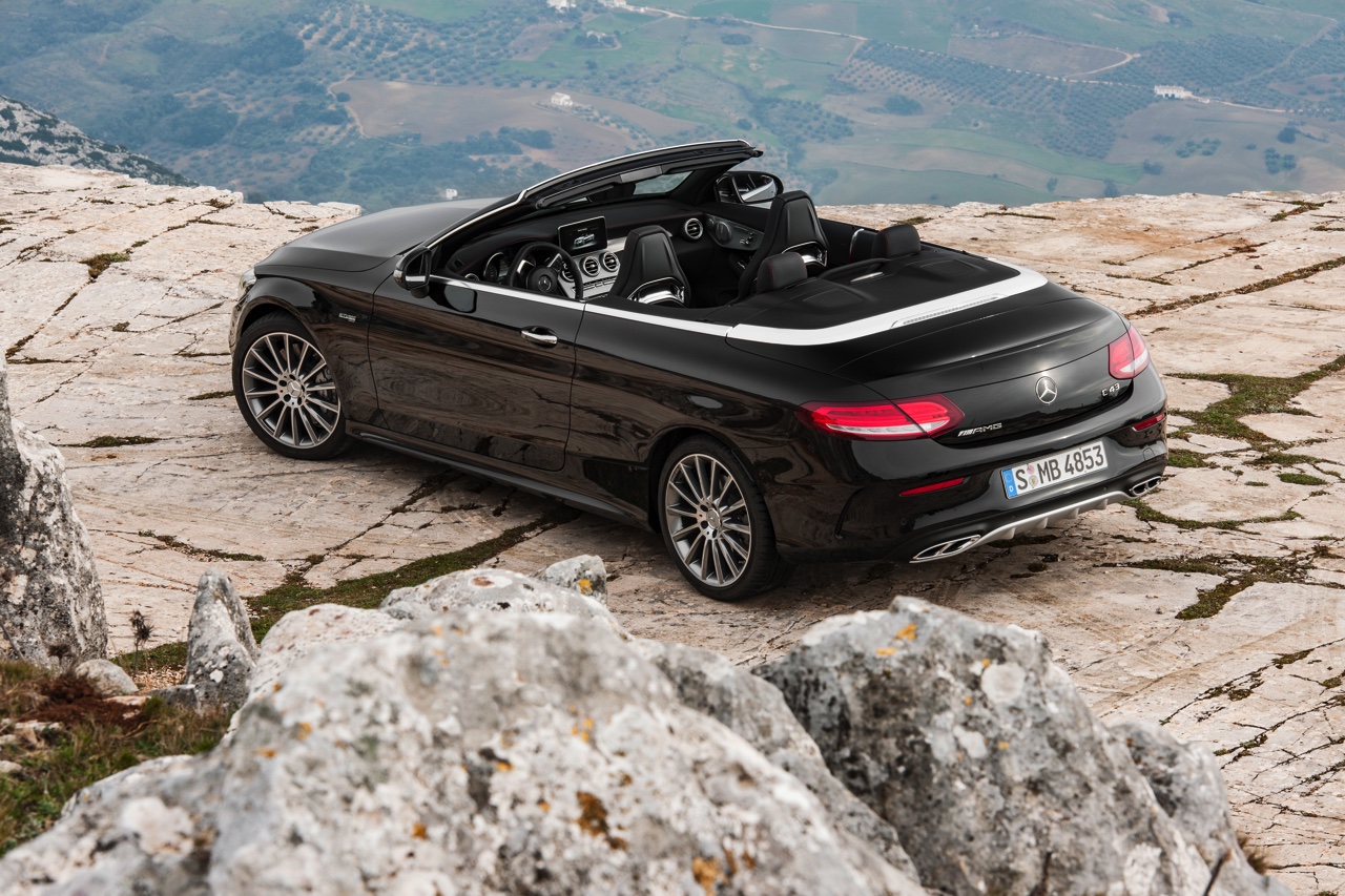 Mercedes-Benz onthult de C-Klasse Cabriolet op de Autosalon van Geneve en introduceert de cabriolet vanaf de zomer in Nederland.