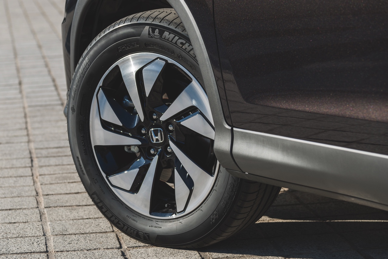 Nieuwe Honda CR-V modeljaar 2015 staat vanaf de zomer bij de Nederlandse dealers en is sterker, luxer en voordeliger dan zijn voorganger.