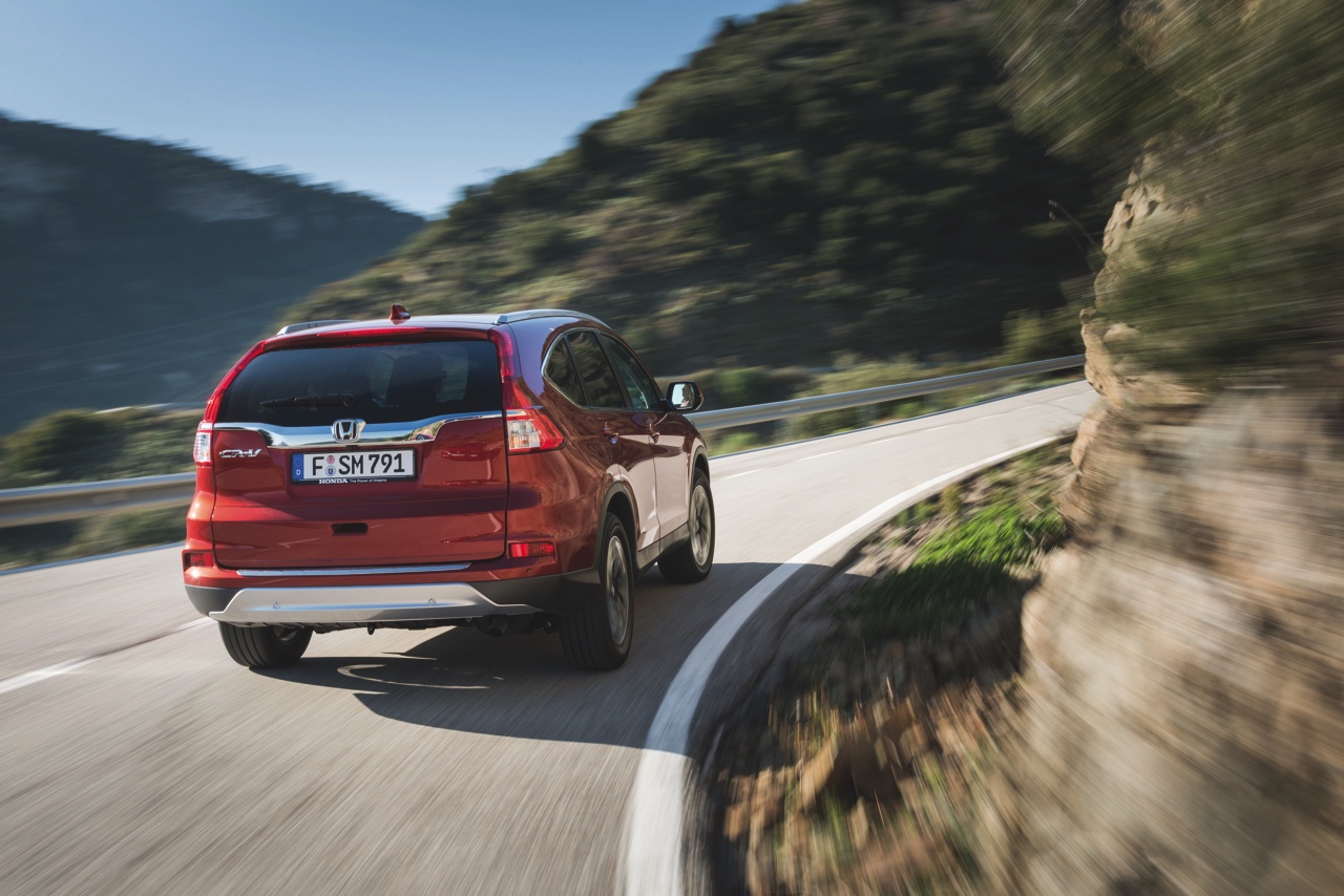 Nieuwe Honda CR-V modeljaar 2015 staat vanaf de zomer bij de Nederlandse dealers en is sterker, luxer en voordeliger dan zijn voorganger.