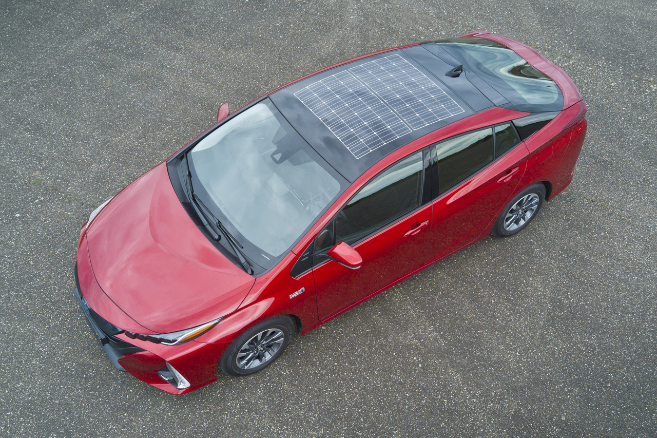Voor 4.000 euro plaatst Toyota zonnepanelen op het dak van de Prius Plug-in Hybrid.