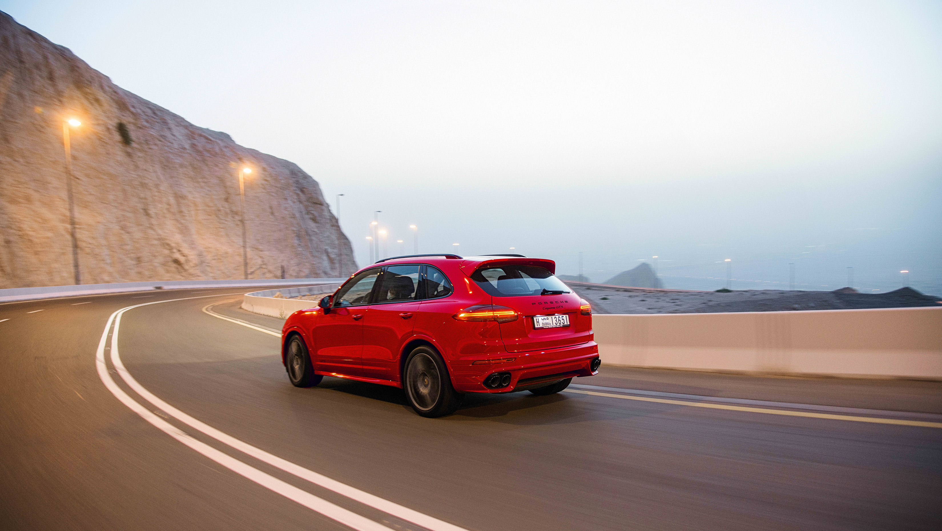 Porsche vestigt nieuw verkooprecord met meer dan 200.000 afgeleverde auto's in 2015 tot nu toe.