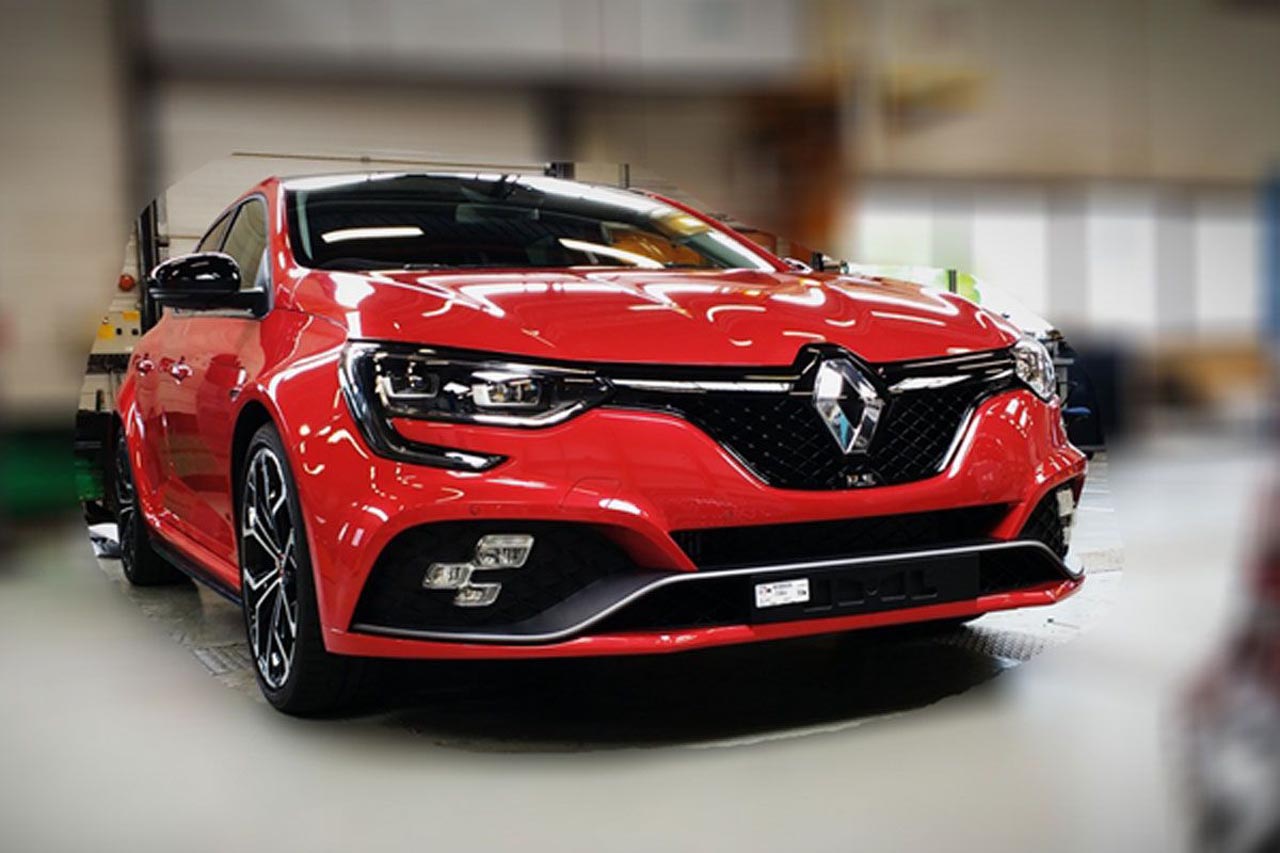 Renault heeft weer een informatielek in eigen gelederen. De Mgane RS ligt nu ongecamoufleerd 'op straat'.