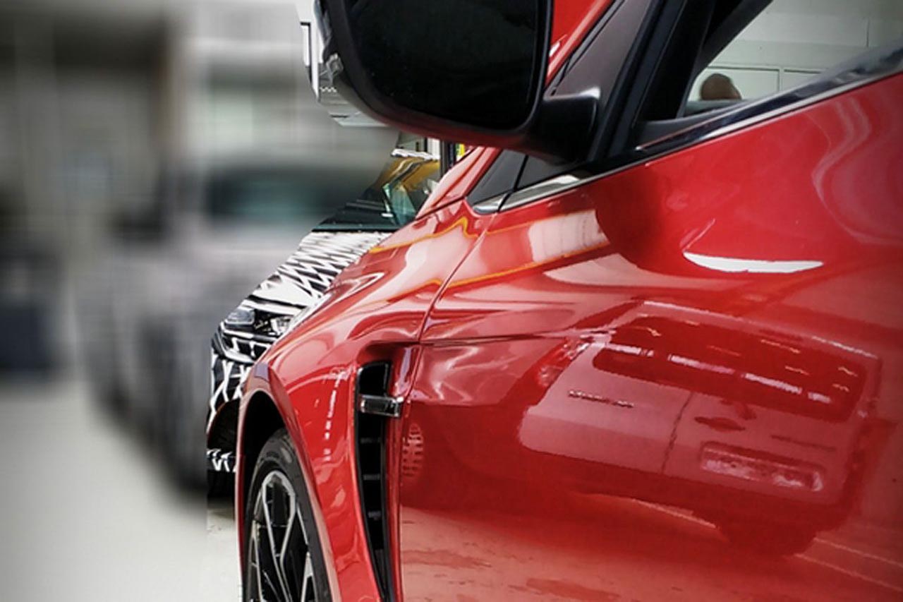 Renault heeft weer een informatielek in eigen gelederen. De Mgane RS ligt nu ongecamoufleerd 'op straat'.