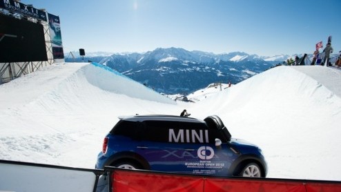 Het nuttige met het aangename verenigen. Dat is wat we hebben gedaan door af te reizen naar Zwitserland en zowel de Autosalon van Genve als het grootste Europese snowboardevenement te bezoeken: Burto
