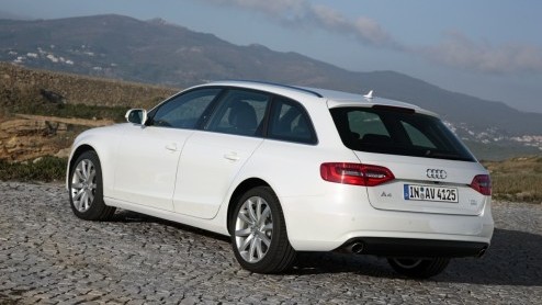 Audi heeft de A4 een nieuw gezicht gegeven. Achter het nieuwe front schuilt een nieuwe stap voorwaarts in efficintie, waarbij de geavanceerde 1.8 TFSI en vernieuwde 2.0 TDI motor speciale aandacht ve