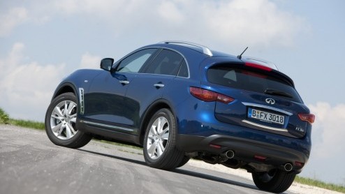 Infiniti heeft in ons land nog veel aan verkopen en naamsbekendheid te winnen. En dus wordt elk nieuwtje bij het Japanse luxemerk aan de grote klok gehangen. In de omgeving van Mnchen hebben we kenni